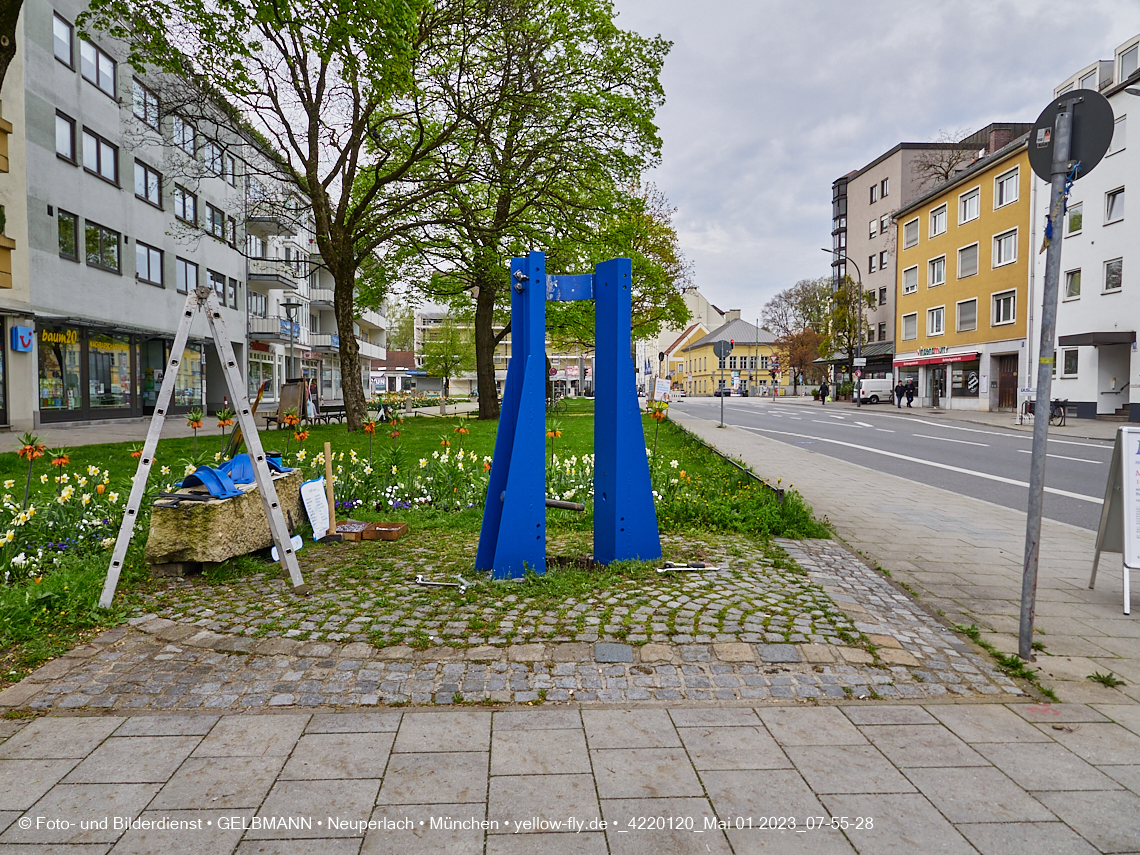 01.05.2023 - Maibaumaufstellung in Berg am Laim